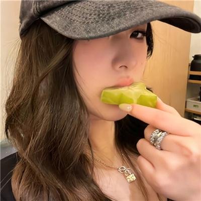 作为替身的她海报